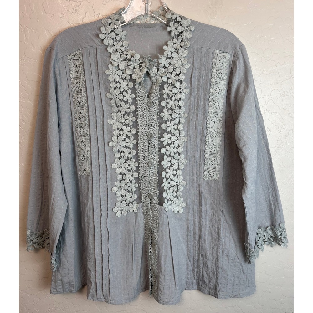 Lavender Tribe Stellan Lace Mock Neck Blue Crochet Pintuck Button Blouse‎ M 2245